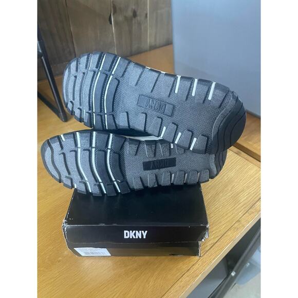 DKNY Little Kids US Size 5 Danni Dino Black/Red Sneakers Style - Picture 5 of 6